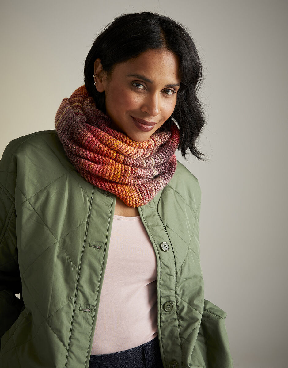 Sunset Stroll Snood Knitting Pattern - Sirdar