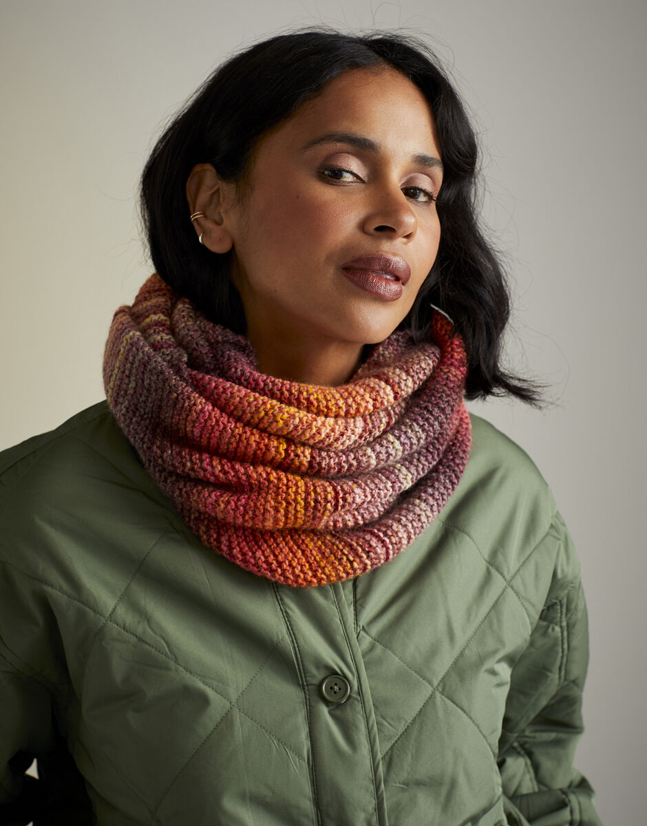 Sunset Stroll Snood Knitting Pattern - Sirdar