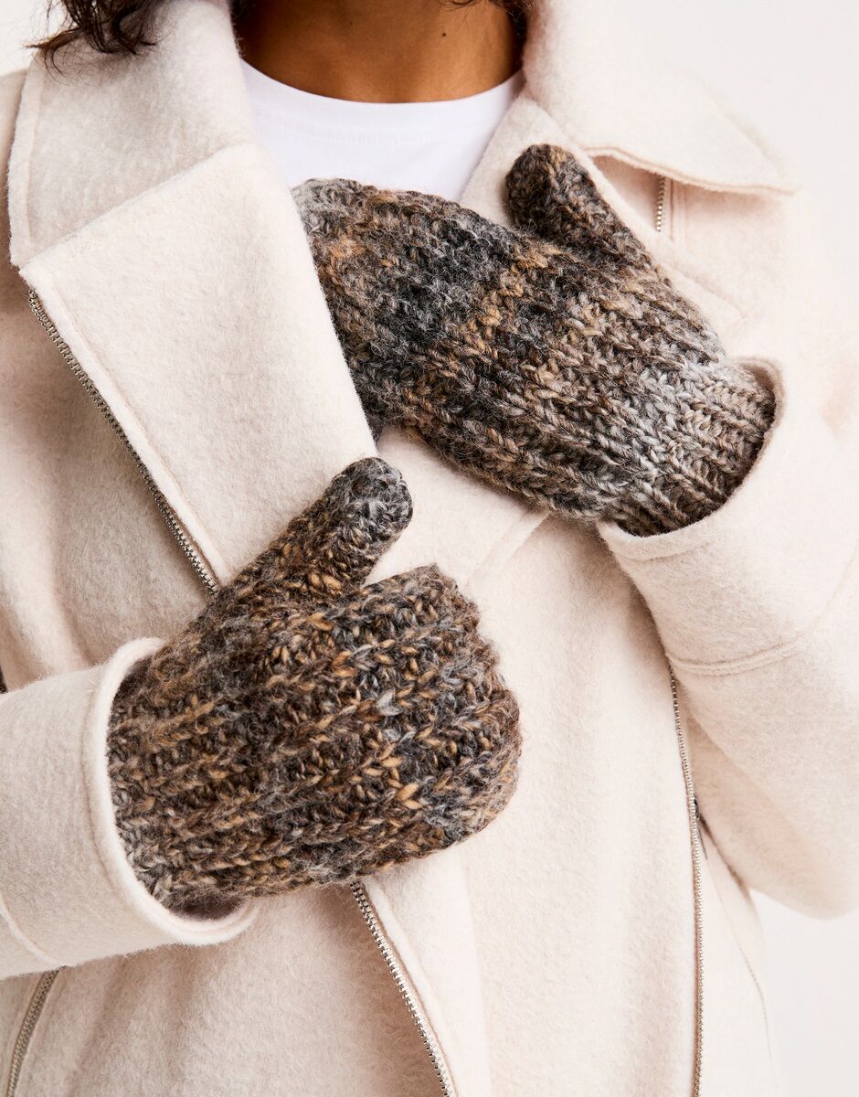 Marbled Hat and Mittens Knitting Pattern - Sirdar