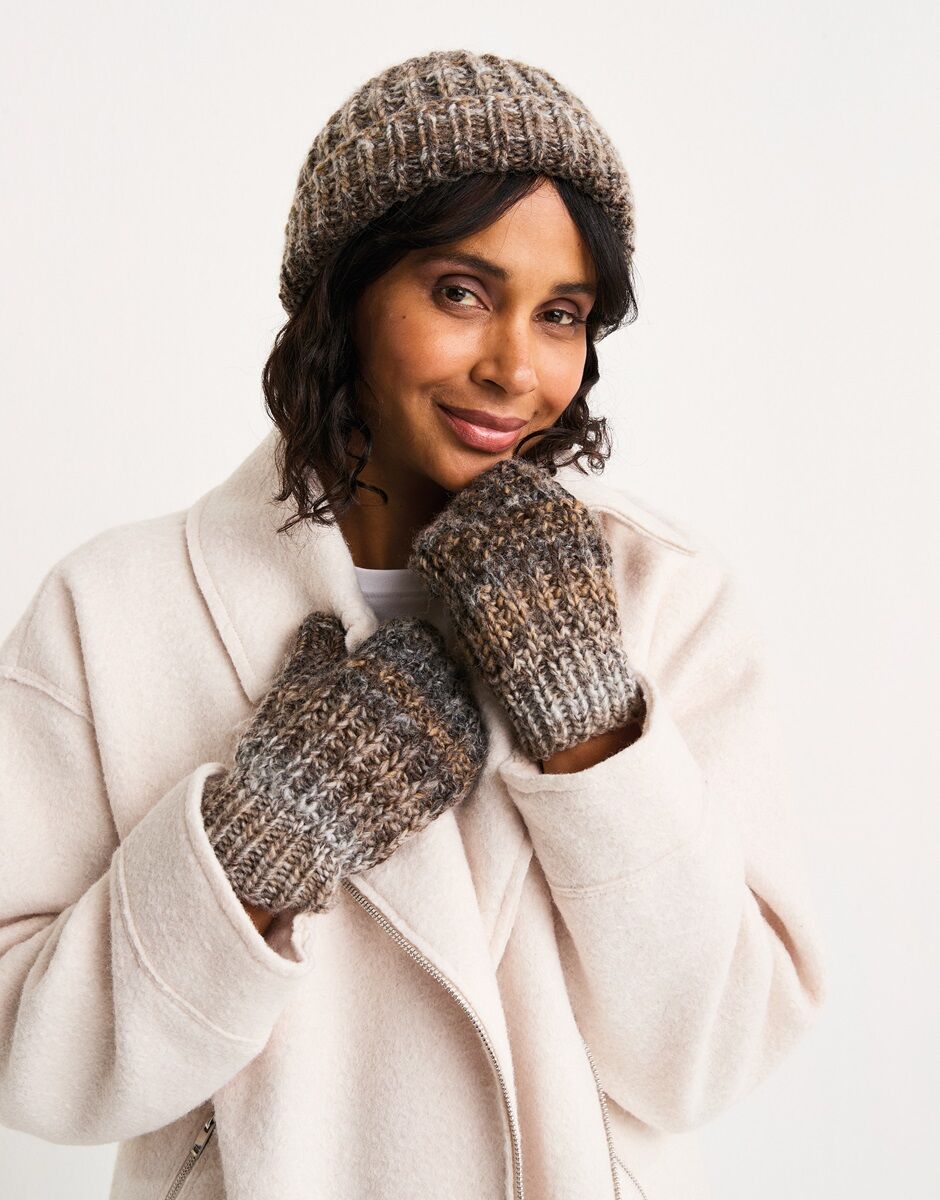 Marbled Hat and Mittens Knitting Pattern - Sirdar