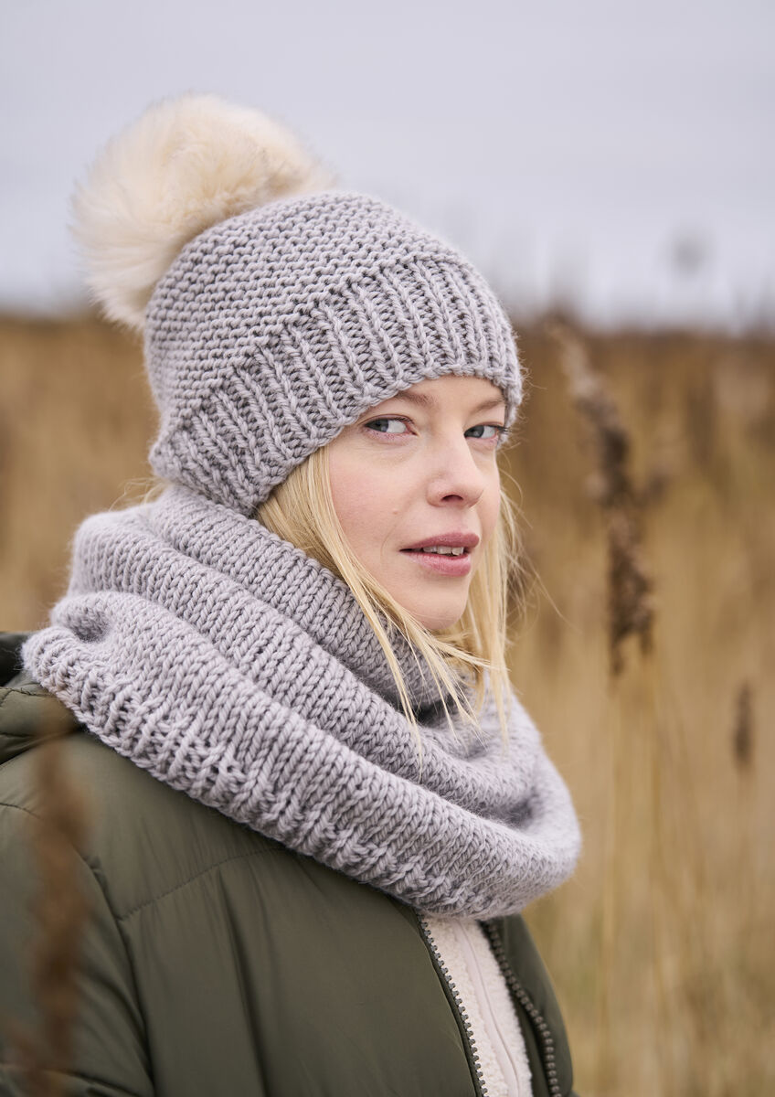 Salle Snood & Highoak Knitting Pattern - Rowan